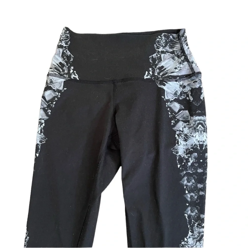 Alo Yoga High Waisted Floral Capri Leggings